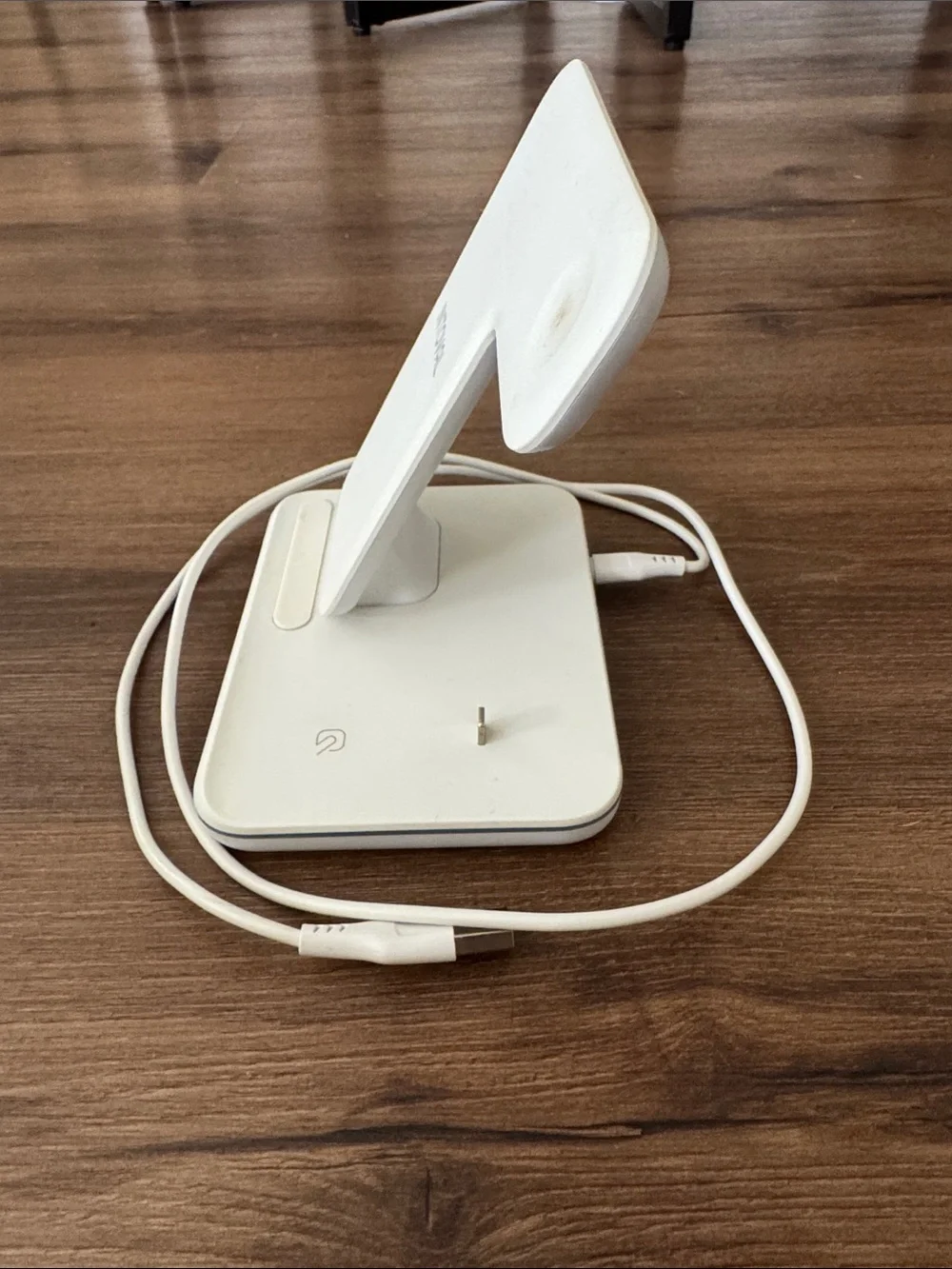 Intoval 3-in-1 Wireless Charging Station - made for Apple products.